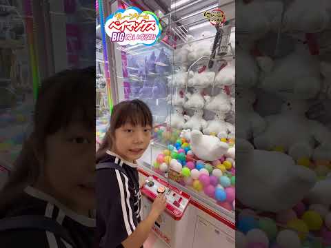 クレーンゲームでベイマックスの大きいぬいぐるみを狙います！